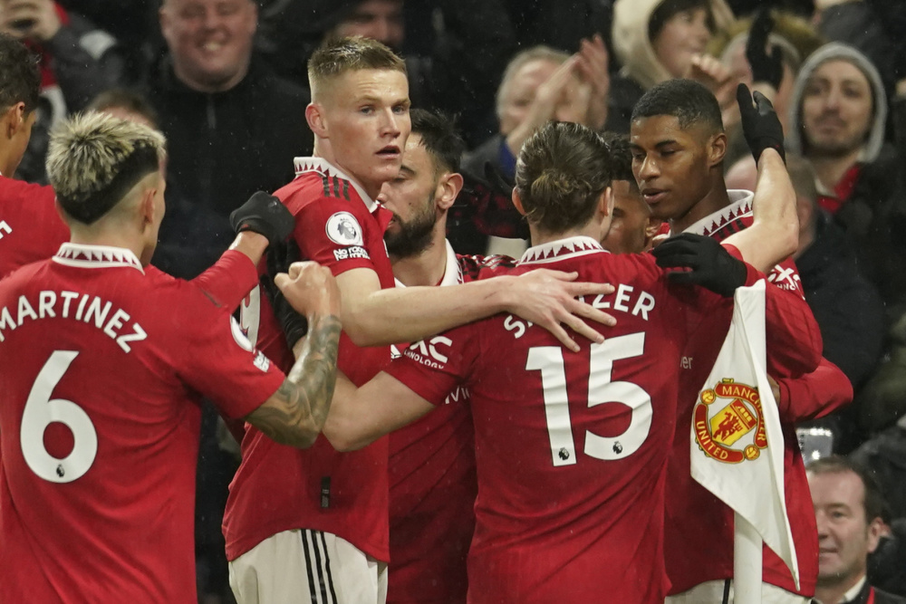 更是在球队 更是在球队