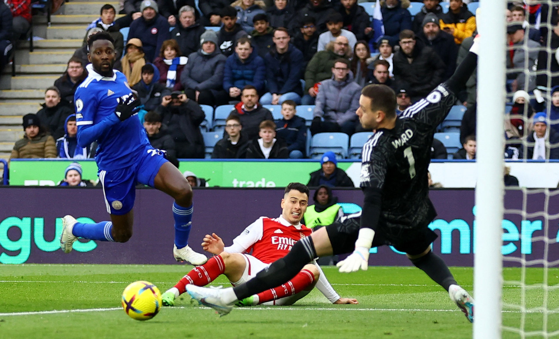 借此制造威 借此制造威